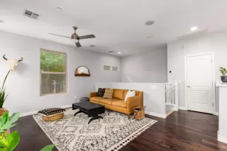 Photo #5: 6143609 Listing