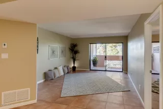 Photo #5: 6145925 Listing