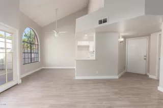 Photo #5: 6146460 Listing