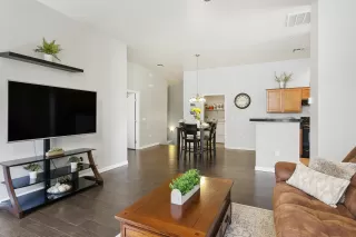 Photo #5: 6146963 Listing