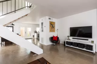 Photo #2: 6147385 Listing