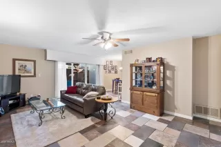 Photo #2: 6148171 Listing