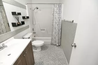 Photo #5: 6148611 Listing