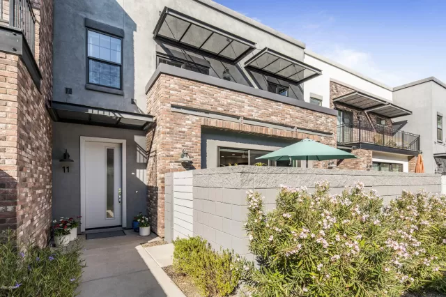 MLS: 6149250 Condo For Sale