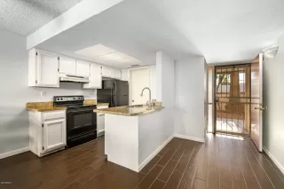 Photo #5: 6149262 Listing 