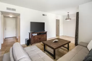 Photo #5: 6149690 Listing