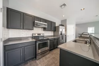 Photo #1: 6149935 Listing