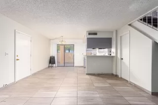 Photo #5: 6150332 Listing