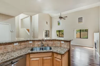 Photo #5: 6150402 Listing