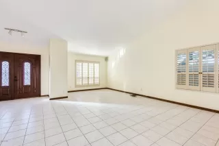 Photo #5: 6150630 Listing