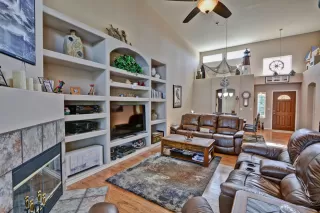 Photo #5: 6151277 Listing