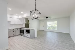 Photo #6: 6151875 Listing