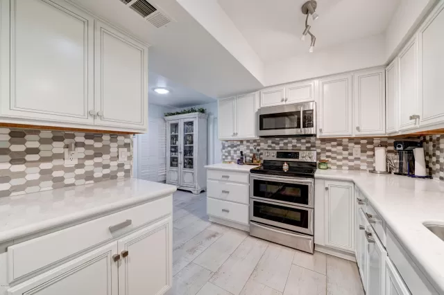 MLS: 6151982 Condo For Sale