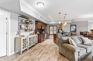 Photo #4: 6155707 Listing