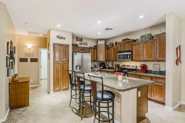 MLS: 6156102 Condo For Sale