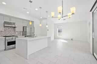 Photo #6: 6156805 Listing