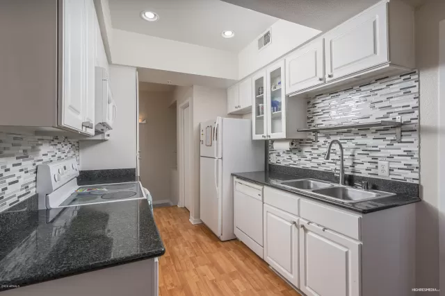 MLS: 6157437 Condo For Sale