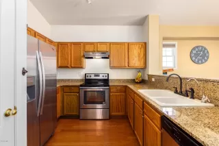 Photo #6: 6158378 Listing