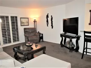 Photo #6: 6158922 Listing