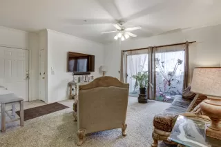 Photo #5: 6159034 Listing