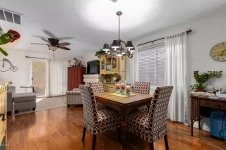 Photo #6: 6159697 Listing