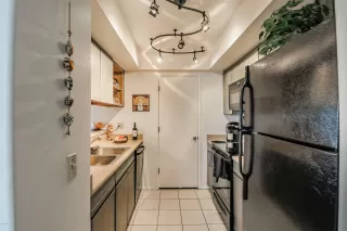 Photo #6: 6159848 Listing