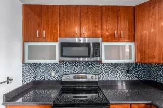 Photo #5: 6160003 Listing