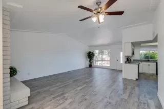 Photo #5: 6160004 Listing