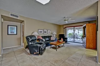 Photo #5: 6160008 Listing 