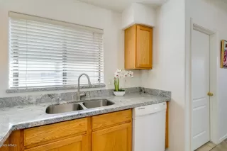 Photo #5: 6160669 Listing