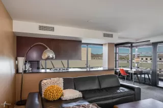 Photo #4: 6160800 Listing