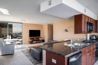 Photo #6: 6160800 Listing