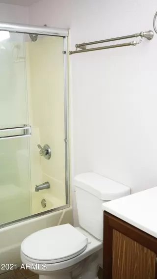 Photo #6: 6160823 Listing