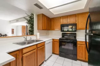 Photo #5: 6160889 Listing 