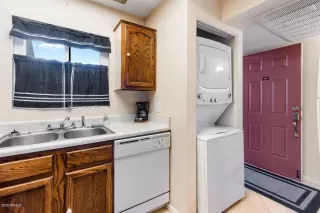 Photo #4: 6161105 Listing