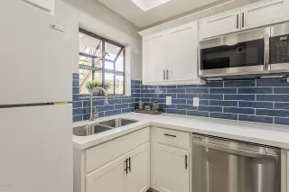 Photo #6: 6161780 Listing 