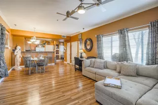 Photo #2: 6161829 Listing 