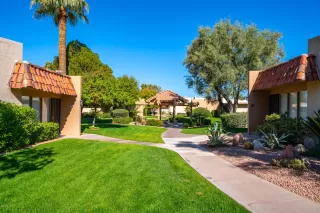 Photo #5: 6161920 Listing