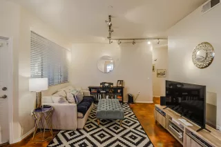 Photo #3: 6163117 Listing