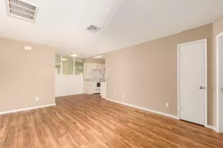 Photo #6: 6163165 Listing