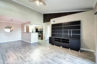 Photo #2: 6164695 Listing 