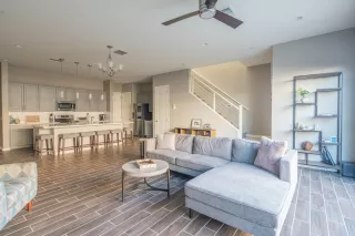 Photo #5: 6164868 Listing