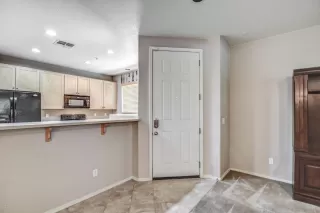 Photo #4: 6165121 Listing