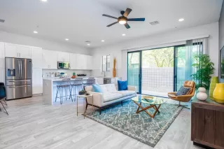 Photo #6: 6165869 Listing