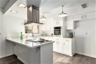 Photo #3: 6166080 Listing