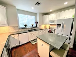 Photo #3: 6166960 Listing