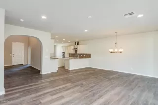 Photo #5: 6169701 Listing