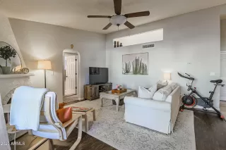 Photo #3: 6170044 Listing