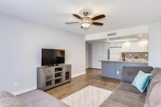 Photo #3: 6171187 Listing