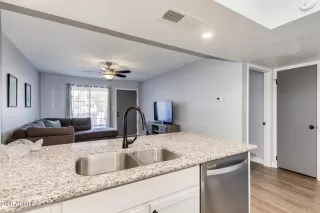 Photo #5: 6171187 Listing